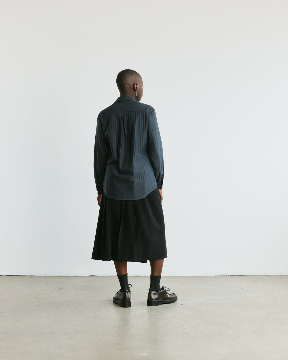RIMA VISCOSE SHIRT CHARCOAL unisex genderless non binary clothing made in montreal made in canada veri