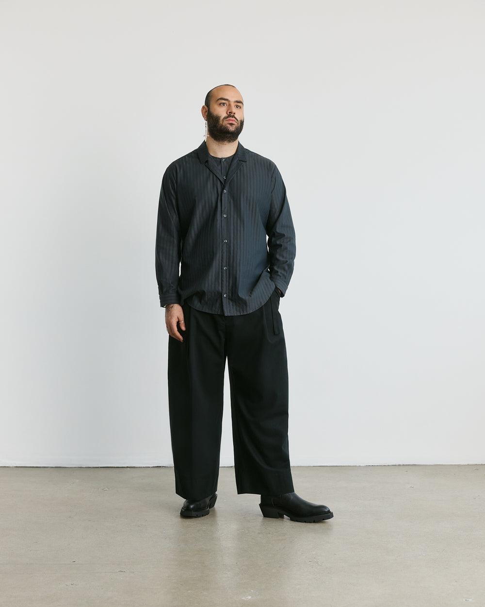 RIMA VISCOSE SHIRT CHARCOAL unisex genderless non binary clothing made in montreal made in canada veri