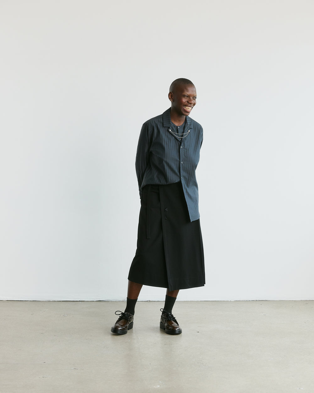 RIMA VISCOSE SHIRT CHARCOAL unisex genderless non binary clothing made in montreal made in canada veri